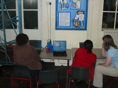 Teachers playing an Oware computer program